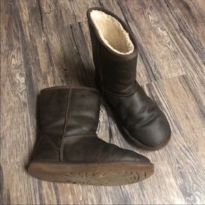 UGG Classic Short LEATHER Water Resitant Boots